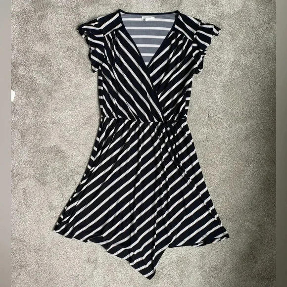 Maurices Stripe Flutter Sleeve Wrap Dress V-Neck Black White Tan Gray Size S - Picture 2 of 13
